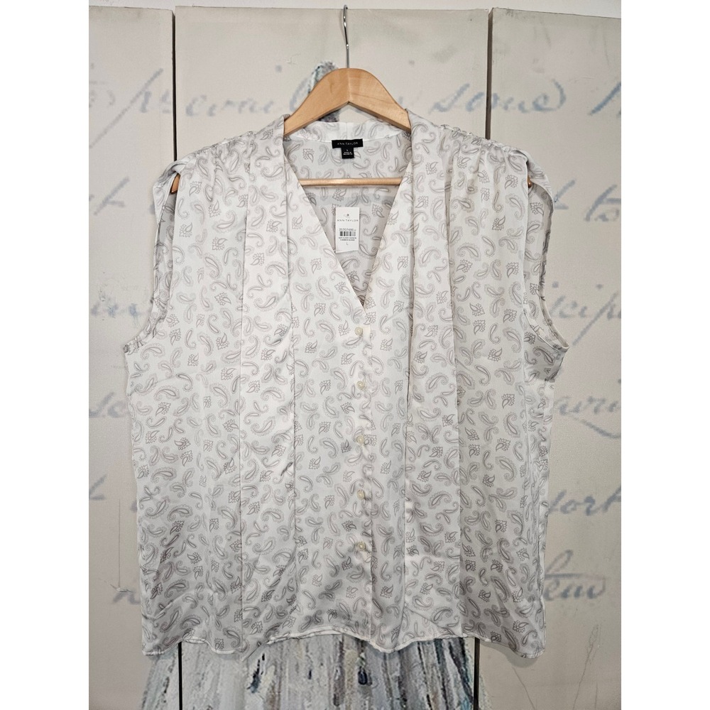 NWT Ann Taylor Sleeveless Blouse L White Gray Paisley Office Career Classic Chic
